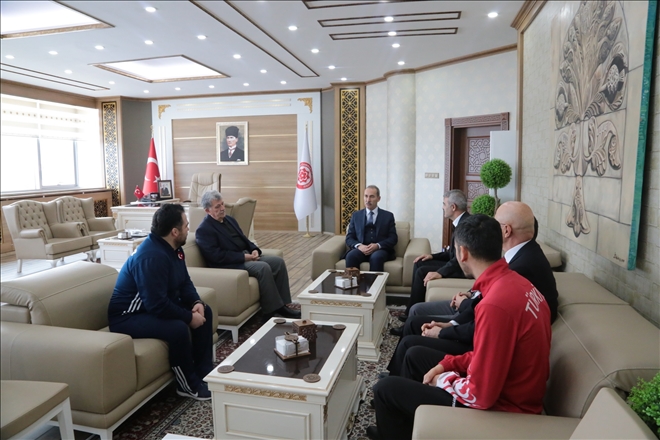 DERECELİ SPORCULARDAN REKTÖRE ZİYARET