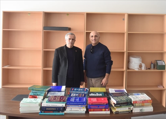 ÖZBEY, 120 KİTAP BAĞIŞLADI