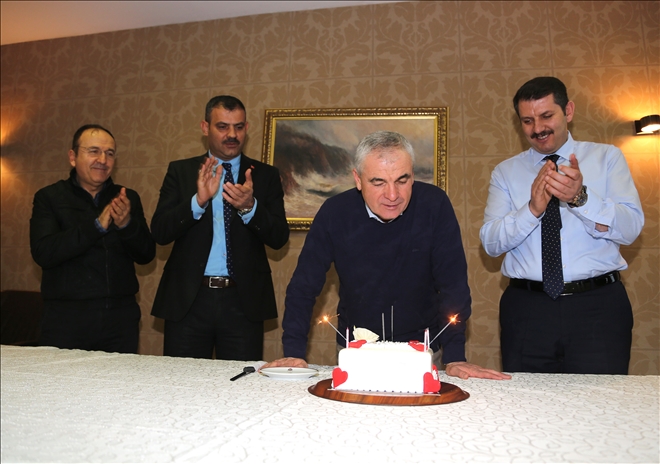 Vali´den Çalımbay´a doğum günü sürprizi