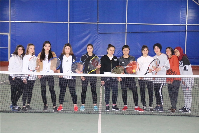 KORT TENİSİNDE FİNAL HEYECANI