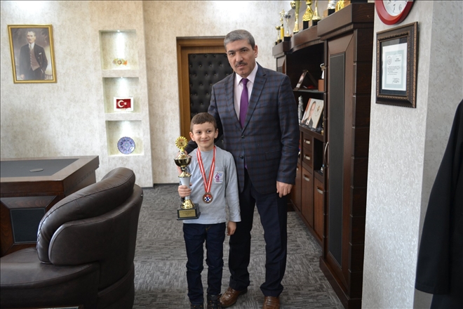 BEKÇİOĞLU´NUN BAŞARISINDAN DOLAYI TEBRİK ETTİ