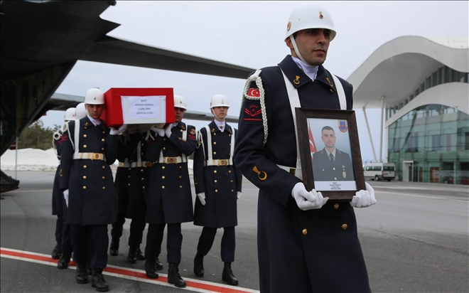 ŞEHİDİN CENAZESİ FIRTINA NEDENİYLE SİVAS´A GELDİ (VİDEO)