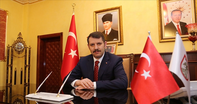 AÇ VE AÇIKTA KİMSE YOK