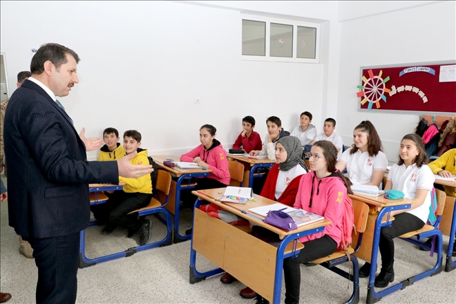 AŞIK VEYSEL TÜRKÜLERİYLE KARŞILANDI