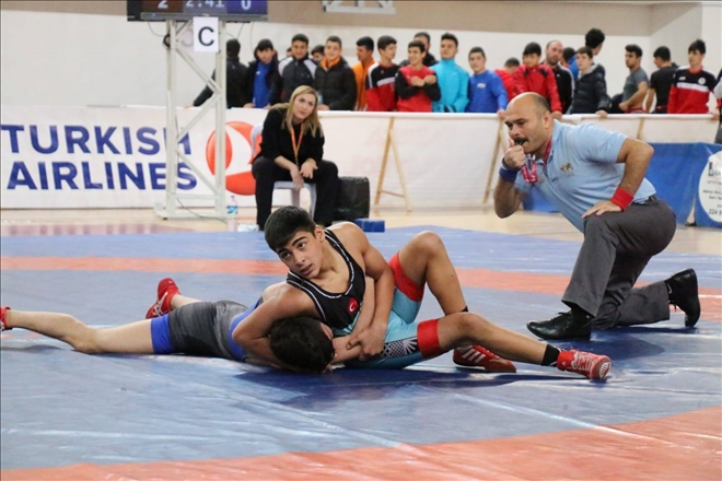 PERFORMANSLARI BEĞENİ TOPLADI