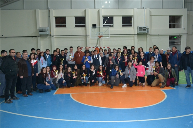 ŞAMPİYONLAR  KUPALARINI ALDI