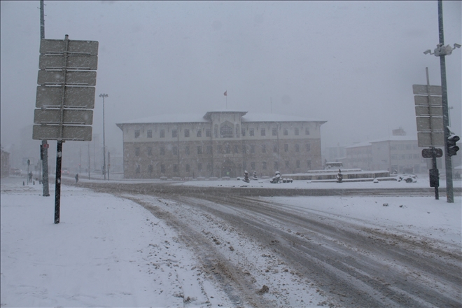 SULTAN ŞEHİR BEYAZA BÜRÜNDÜ (VİDEO)