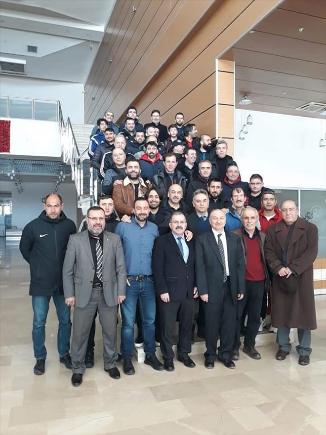 SİVASLI ANTRENÖRLERDEN SPOR CAMİASINA SEMİNER