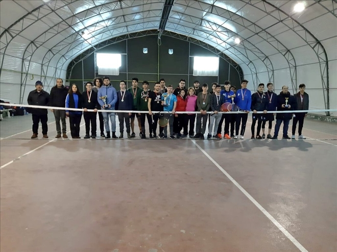 KARŞIYAKA VE FEN LİSESİ ŞAMPİYON OLDU