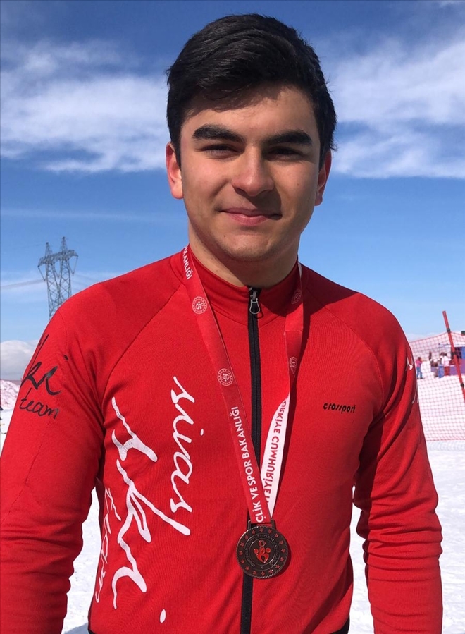 EFE BRONZ MADALYA KAZANDI