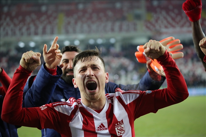 9.GOLÜNÜ ALANYA´YA ATTI