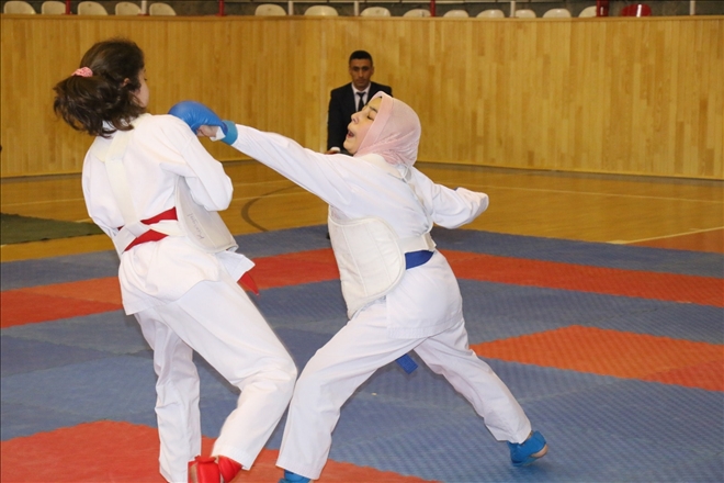 SEÇMELER MECNUN OTYAKMAZ SPOR SALONUNDA