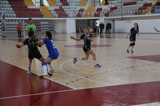 HENTBOLCULAR BERABERE KALDI