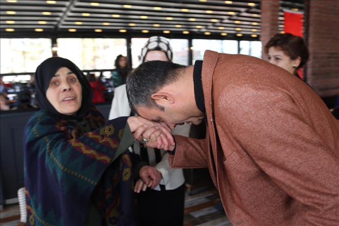 ELİ ÖPÜLESİ ANALARIMIZ