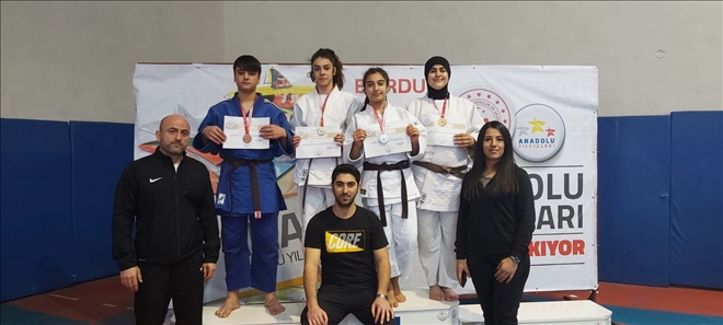 JUDOCULAR 10 MADALYA KAZANDI