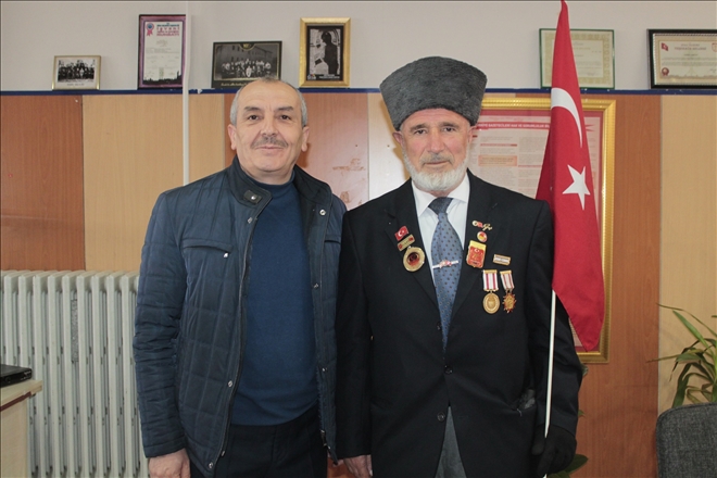 TEK BAŞINA ŞEHİTLİĞİ ZİYARET ETTİ