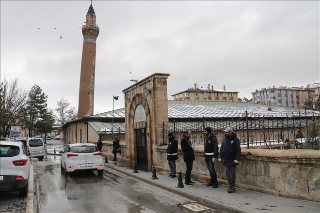 CUMA NAMAZI ÇAĞRISI KARŞILIK BULDU (VİDEO)