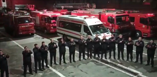 İTFAİYECİLERDEN SAĞLIK ÇALIŞANLARINA DESTEK (VİDEO)