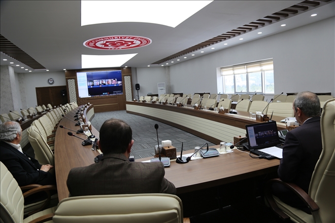 ÜNİVERSİTE´DE VİRÜSE  KARŞI ONLİNE TOPLANTI