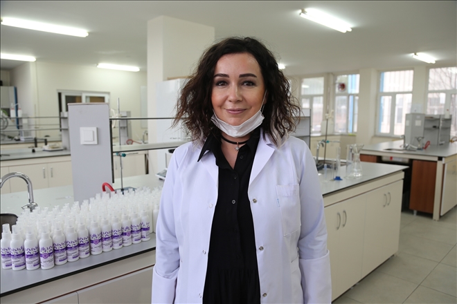 ÜNİVERSİTE EL DEZENFEKTANI ÜRETTİ