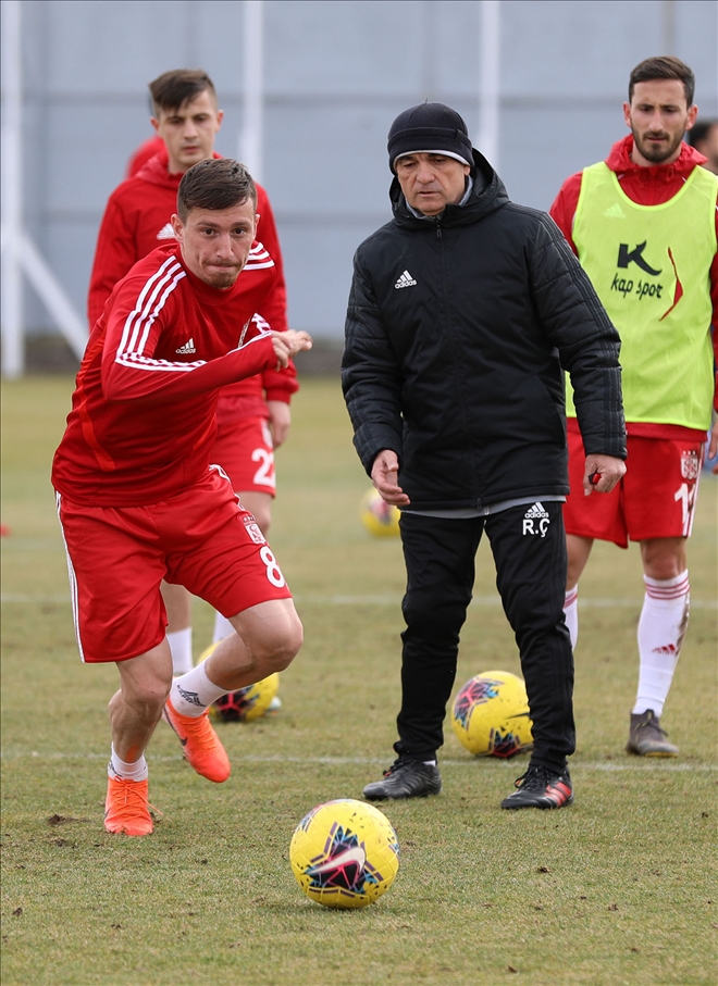 ÇALIMBAY İLE MERT HAKAN KARŞI KARŞIYA