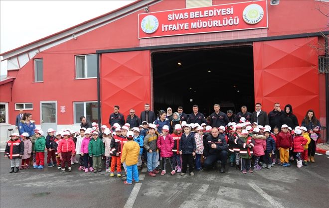 ANAOKULU ÖĞRENCİLERİNE YANGIN EĞİTİMİ