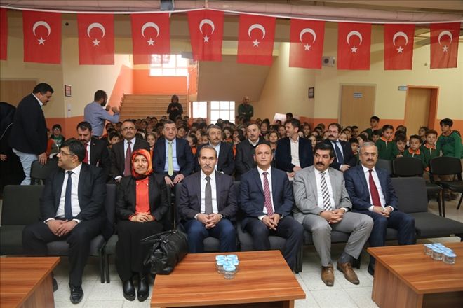 CÜ REKTÖRÜ YILDIZ´IN ÖĞRENCİLERLE SÖYLEŞİSİ