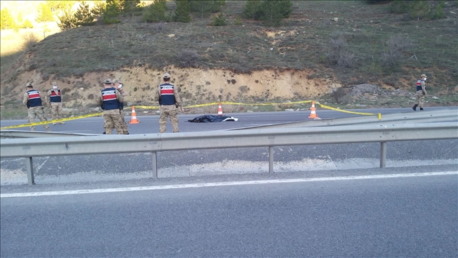 MOTOSİKLET KAZASI: 1 ÖLÜ, 1 YARALI (VİDEO)