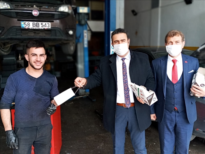 10 BİN MASKE DAĞITTILAR