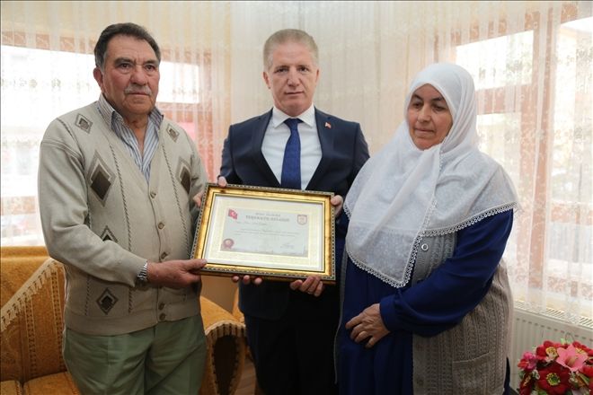 VALİ GÜL´ün HAYIRSEVER AİLEYE ZİYARETİ