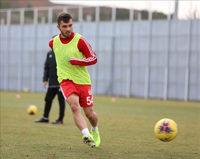 ASİSTLERE EMRE İMZASI