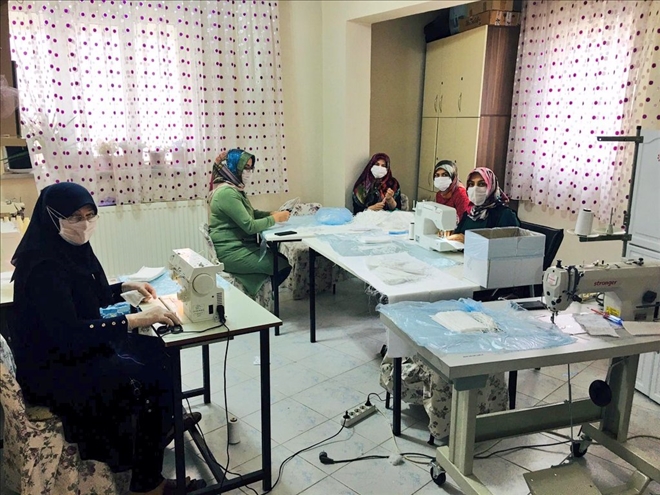 KADIN PERSONELDEN MASKE ÜRETİMİ