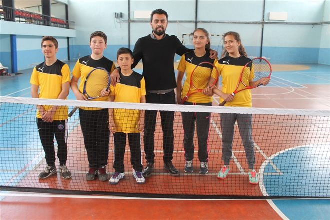 TENİSTE GAZİ MUSTAFA KEMAL ŞAMPİYON