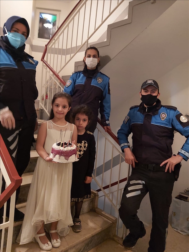 POLİSTEN ELA´YA DOĞUM GÜNÜ SÜRPRİZİ