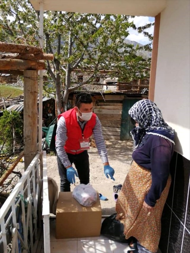 KURSİYERLER MASKE ÜRETİYOR