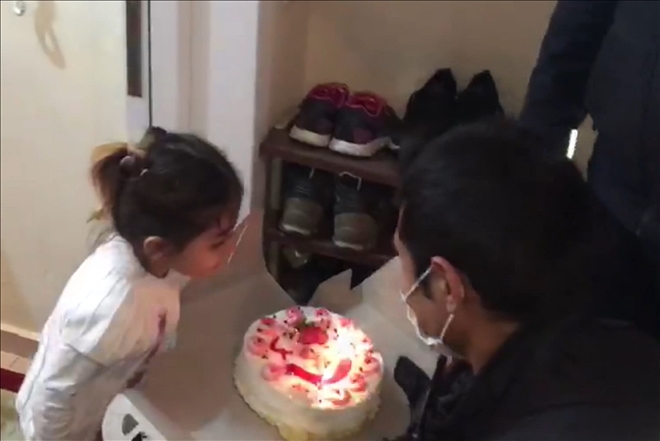 POLİSTEN ERVA´YA DOĞUM GÜNÜ SÜRPRİZİ (VİDEO)