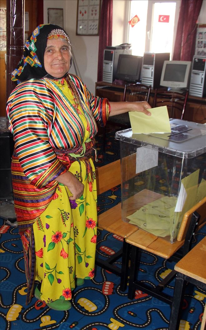 "ÜÇ PEŞ" SANDIĞA GİTTİLER