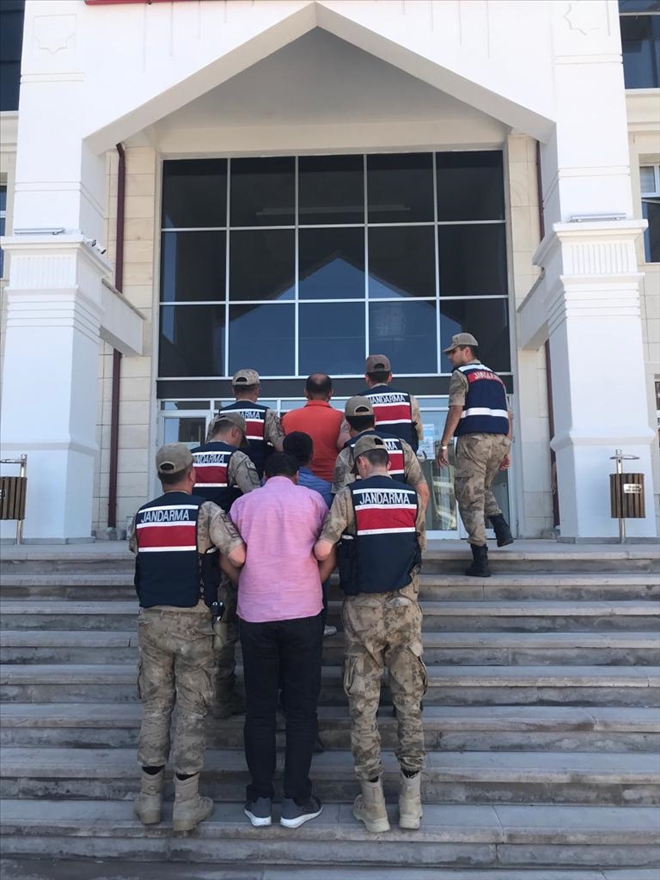 DOLANDIRICILAR ALTINLARI SATMAK ÜZEREYKEN YAKALANDI