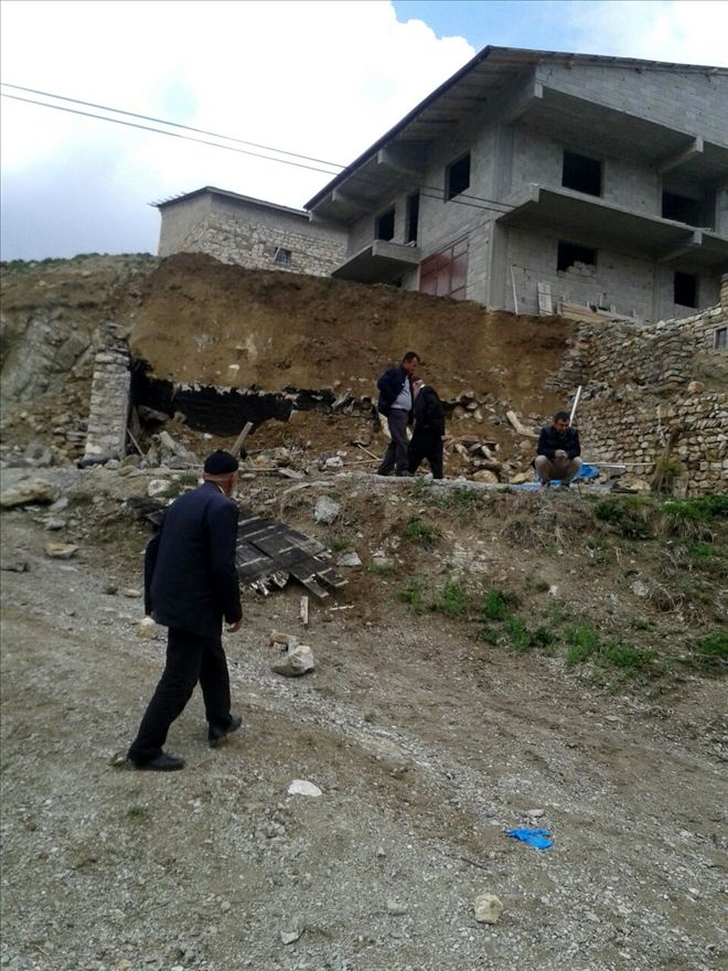 TANDIRLIK DUVARI ÇÖKTÜ : 1 ÖLÜ