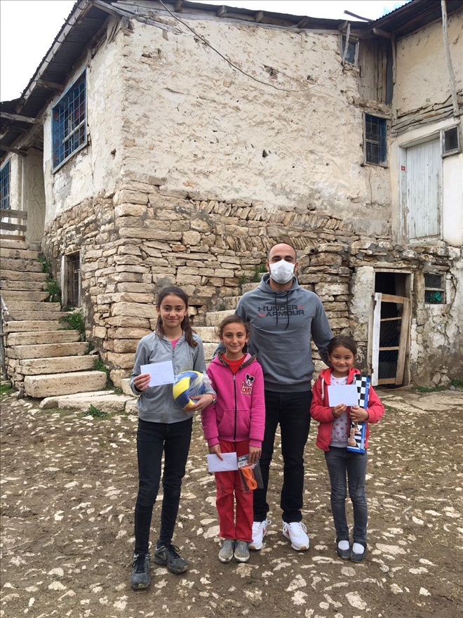 ÖĞRENCİLERDEN SAĞLIK ÇALIŞANLARINA MEKTUP