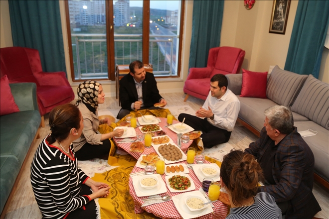 ENGELLİ ÇİFTLE İFTAR YEMEĞİ