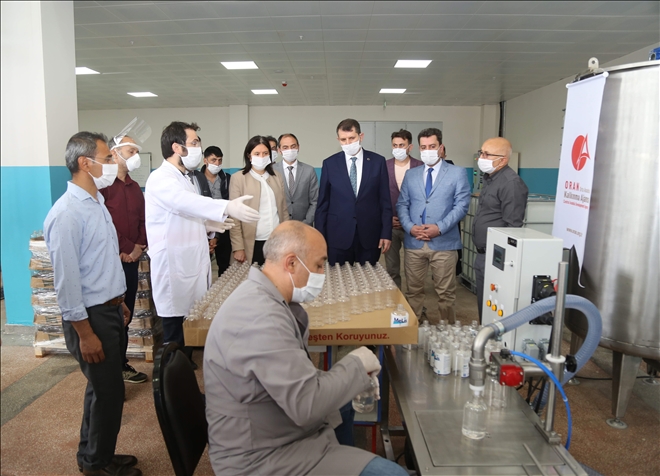 ÖĞRENCİLER DEZENFEKTAN ÜRETİYOR