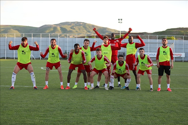 SİVASSPOR´DAN BOL KAHKAHALI İDMAN (VİDEO)