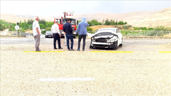 İKİ AYRI TRAFİK KAZASI: 4 YARALI
