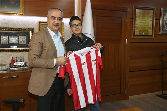 TAKİPÇİ ÇANAR´a HEDİYE FORMA