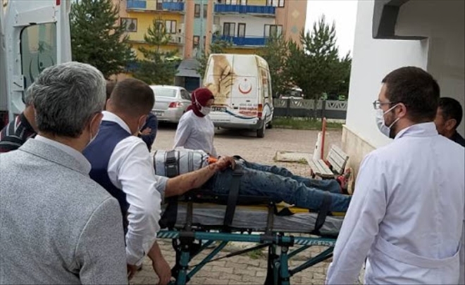 İŞ MAKİNESİ OPERATÖRÜ YARALANDI