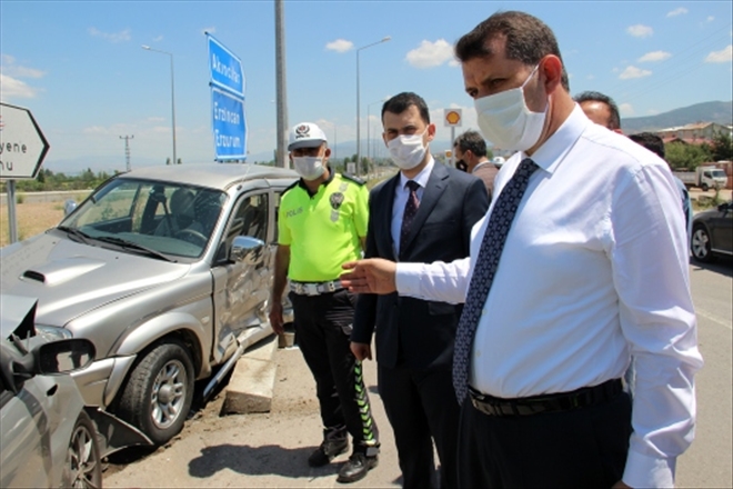 İKİ OTOMOBİL ÇARPIŞTI: 8 YARALI