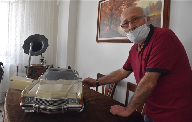 KLASİK OTOMOBİLİN  MİNYATÜRÜNÜ 36 YILDA YAPTI (VİDEO)