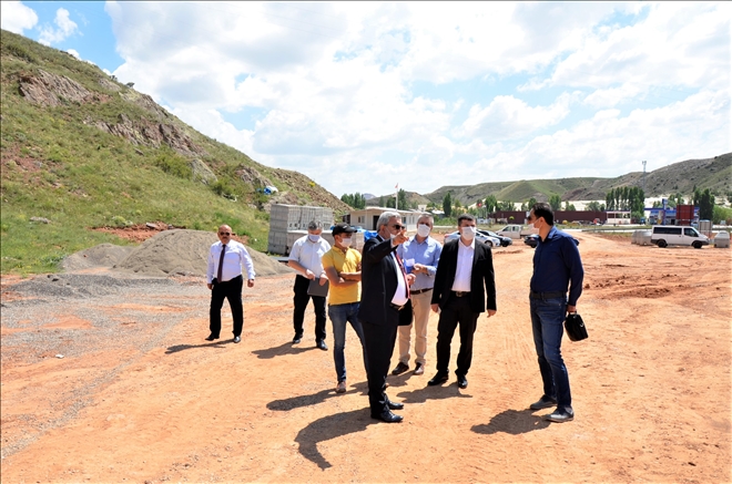 BÜROKRATLAR HAYVAN PAZARI İNŞAATINI İNCELEDİ