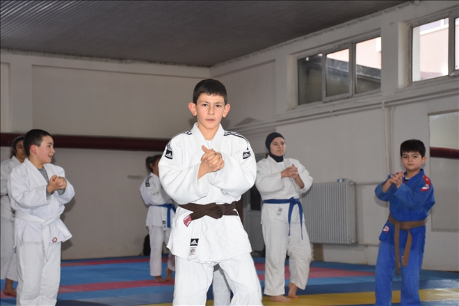 TESADÜFEN BAŞLADI HAYATI DEĞİŞTİ